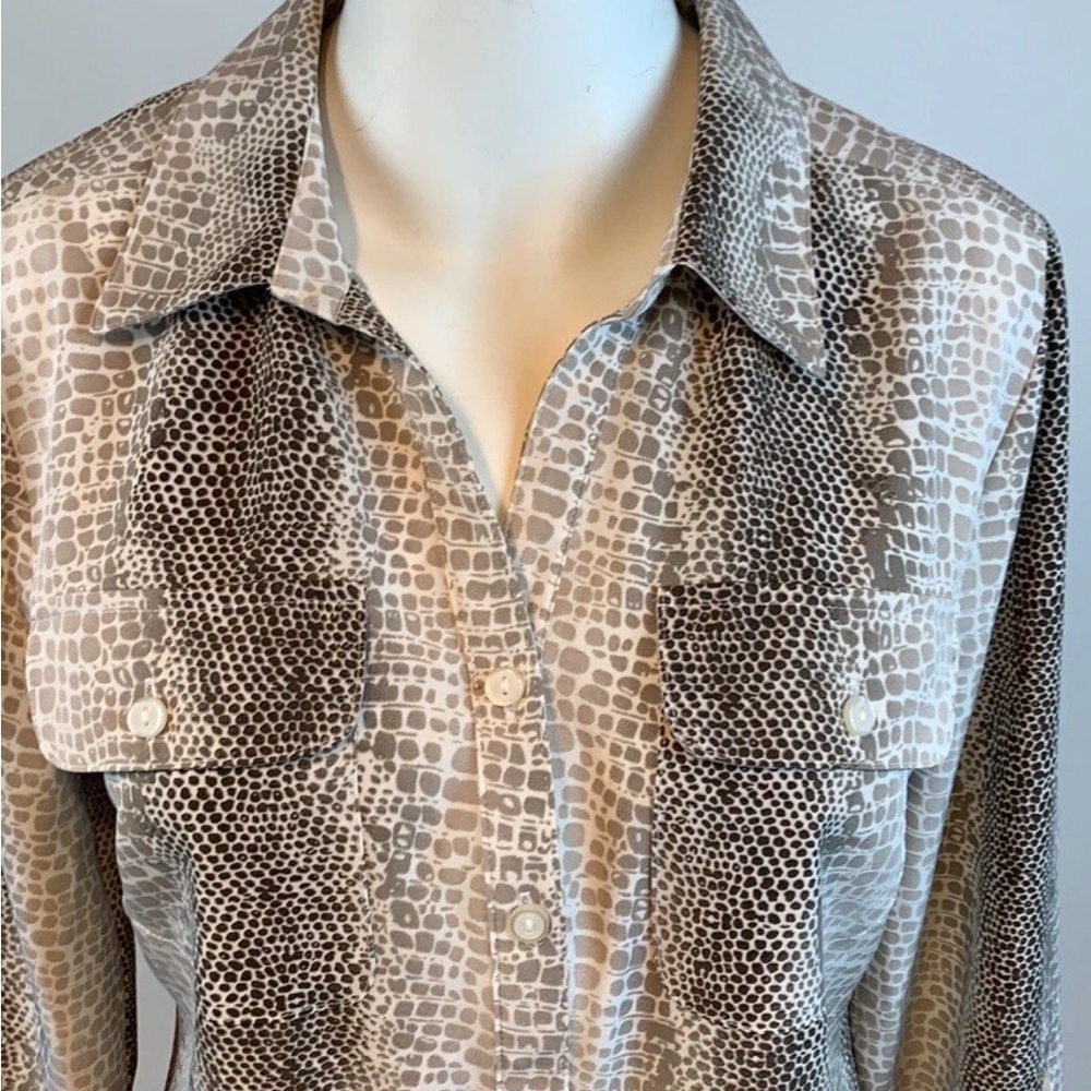 Studio Works Button Up Shirt Women’s L Tan Snake Croc Pattern Long Sleeve Pocket